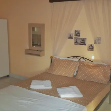 En Leuko * Tsoukaládhes