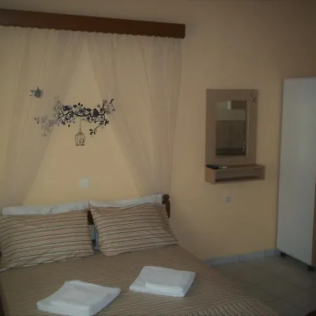 En Leuko * Tsoukaládhes