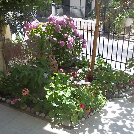 En Leuko * Tsoukaládhes