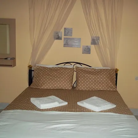 En Leuko * Tsoukaládhes