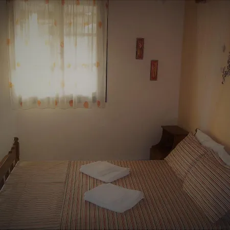 En Leuko Lägenhet Tsoukaládhes