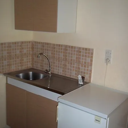 En Leuko * Tsoukaládhes